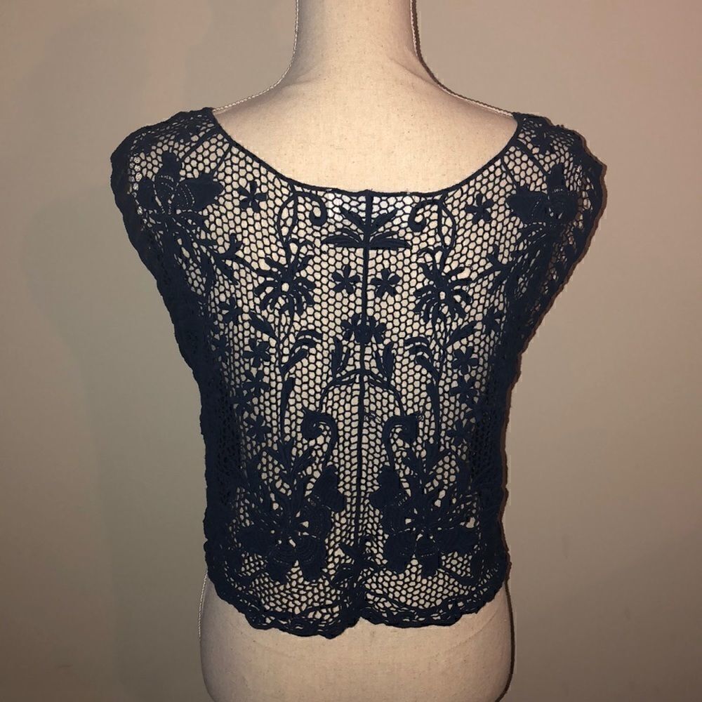 Abercrombie & Fitch lace navy crop top size XS/S - Picture 2 of 2